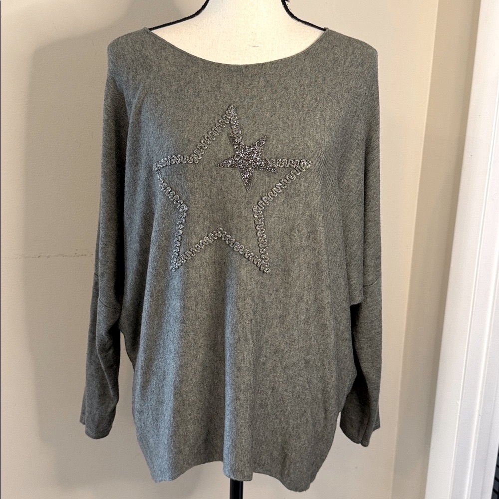 New Collection Gray Knit Sweater large embroidered glittery star Lagenlook OS